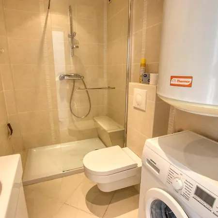 T2 Pieds Dans L'Eau,Vue Mer,Wifi,Clim Apartment Antibes