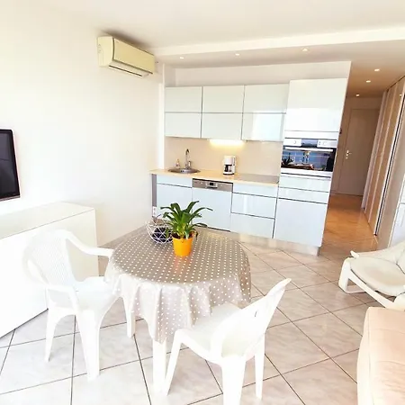 T2 Pieds Dans L'Eau,Vue Mer,Wifi,Clim Apartment Antibes